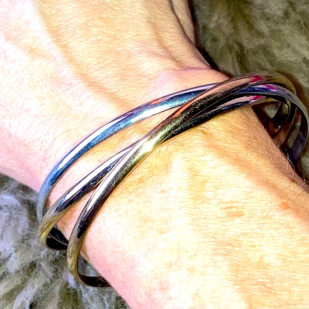 4/$15 🍭 Interlocking bangle bracelet